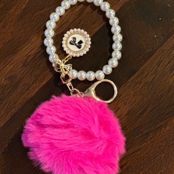 Key chain Pom Pom wristlet pearl sweet16 keychain with charm pompom pink - Picture 4 of 11